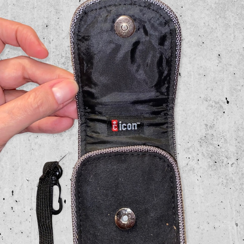Icon Digital Camera Black Suede Case Snap Wristlet NWT Compact Photography - Picture 5 of 6